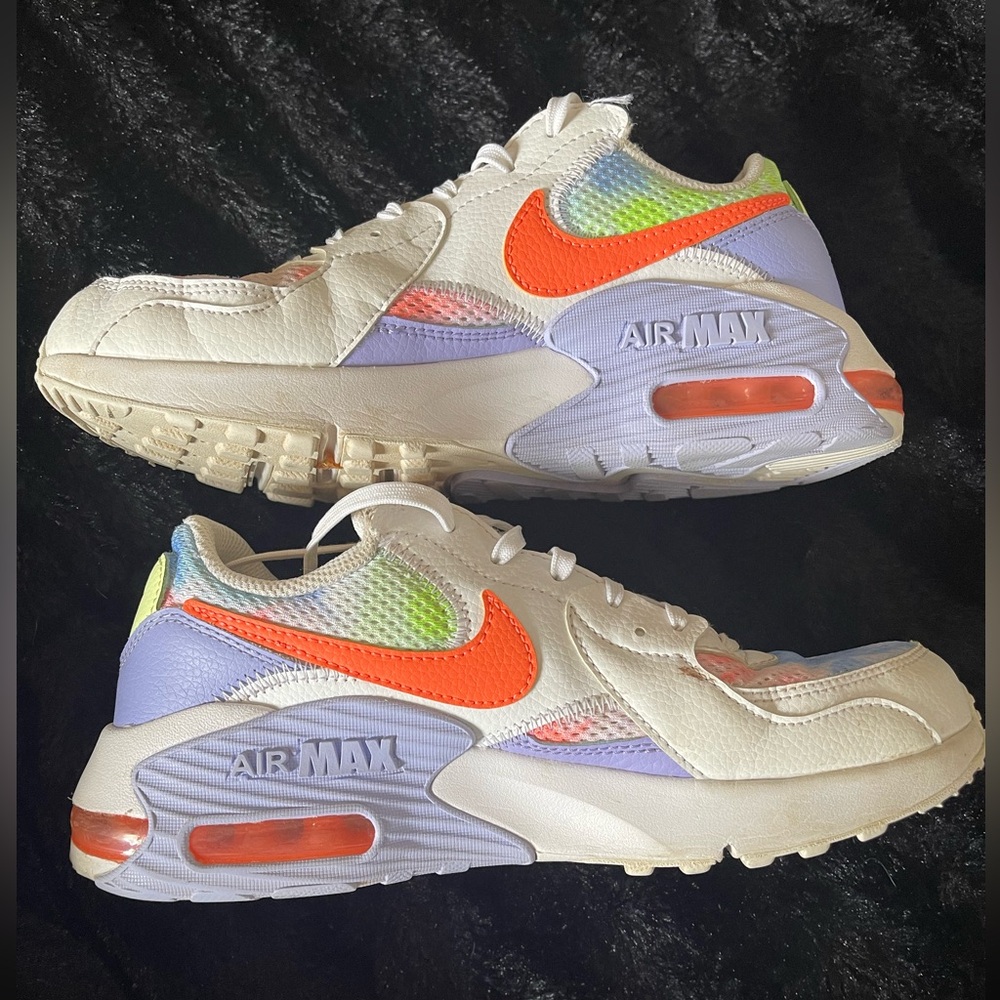 Nike Womens Air Max Excee Womens Casual Running Shoe. Size 6.5